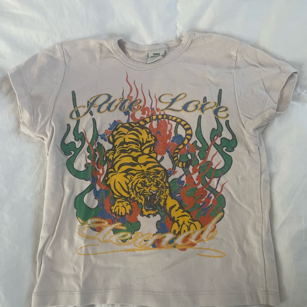 women’s large Graphic Tee with Tiger Print urban outfitters